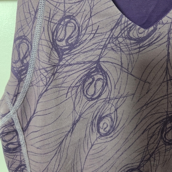 ⭐️Lululemon Purple Tank With Feather Print Size 8 - Picture 2 of 6